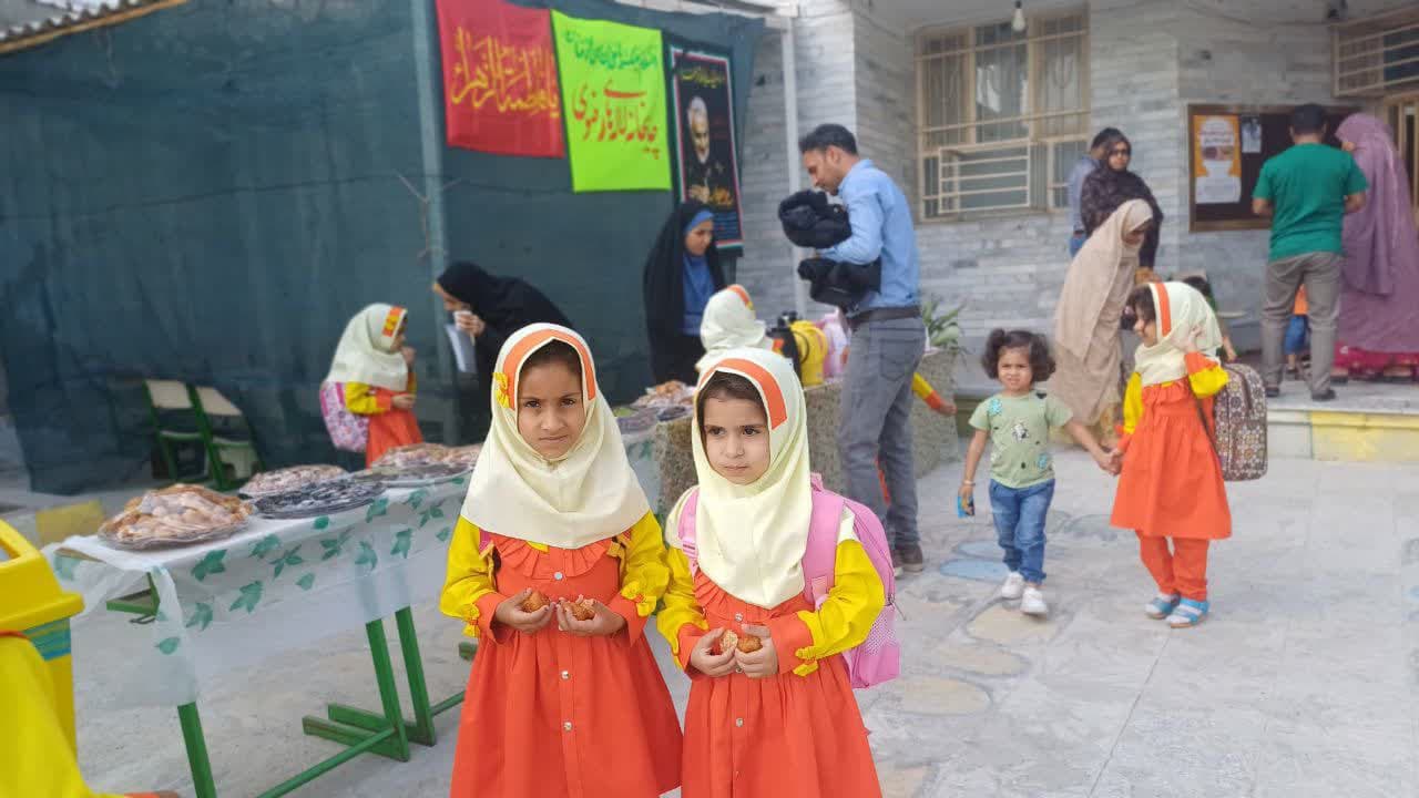 افتتاح چای خانه لالههای رضوی به مناسبت شهادت حاج قاسم